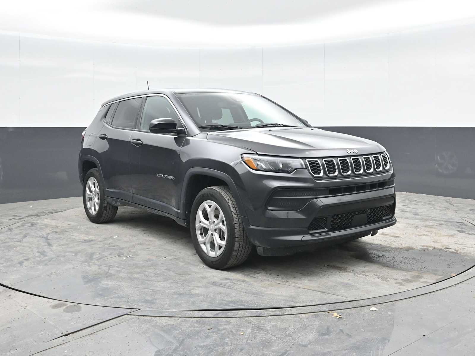 Used 2024 Jeep Compass Sport AWD/4WD image 5