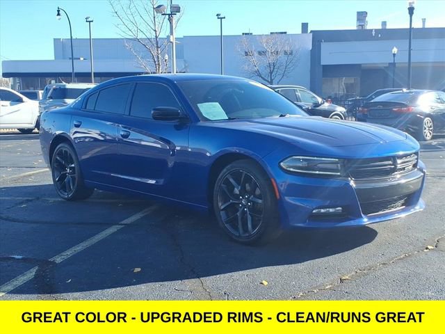 Used 2021 Dodge Charger SXT w/ Blacktop Package image 3