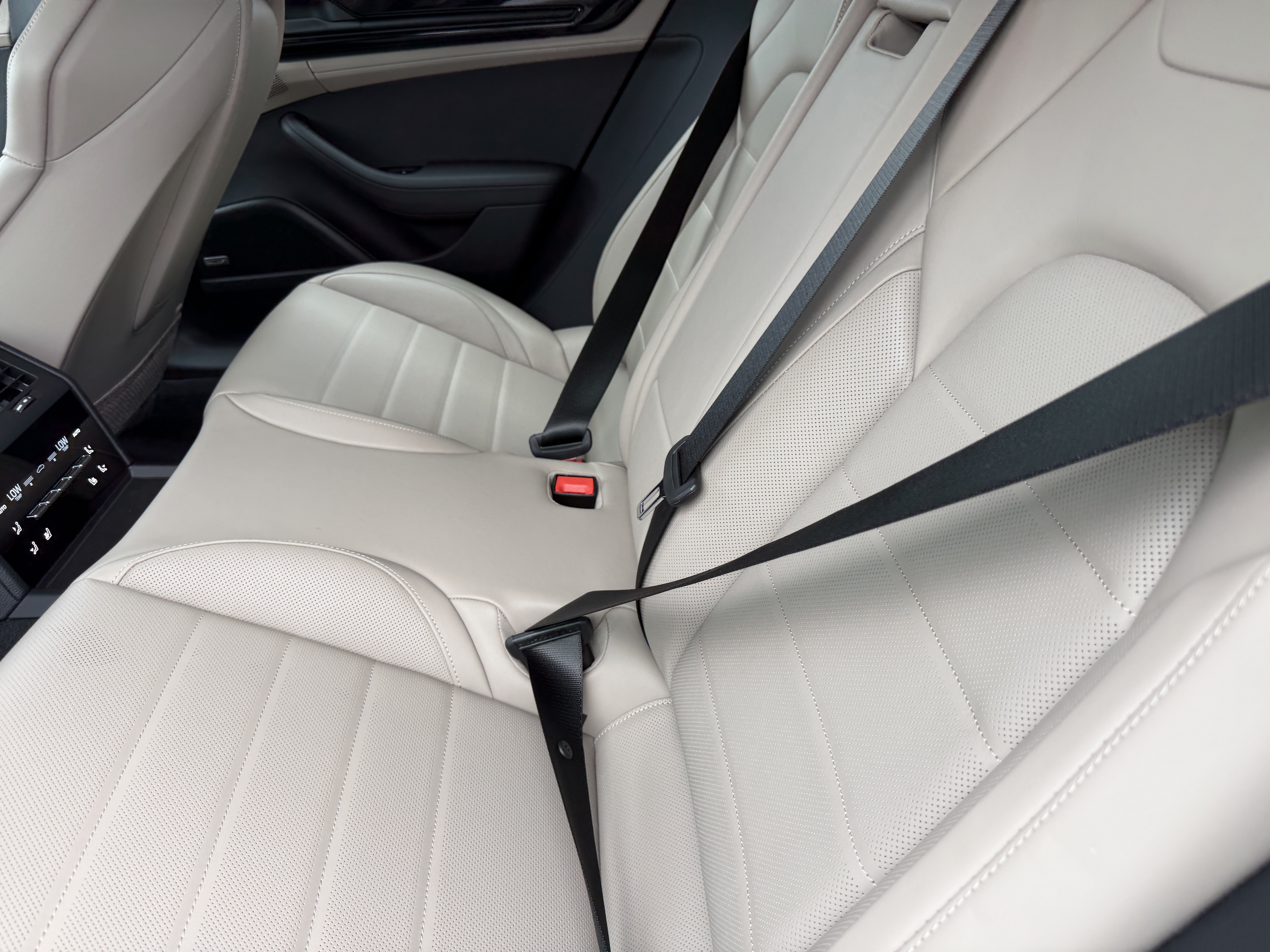 Certified 2025 Porsche Panamera 4 E-Hybrid AWD/4WD image 19