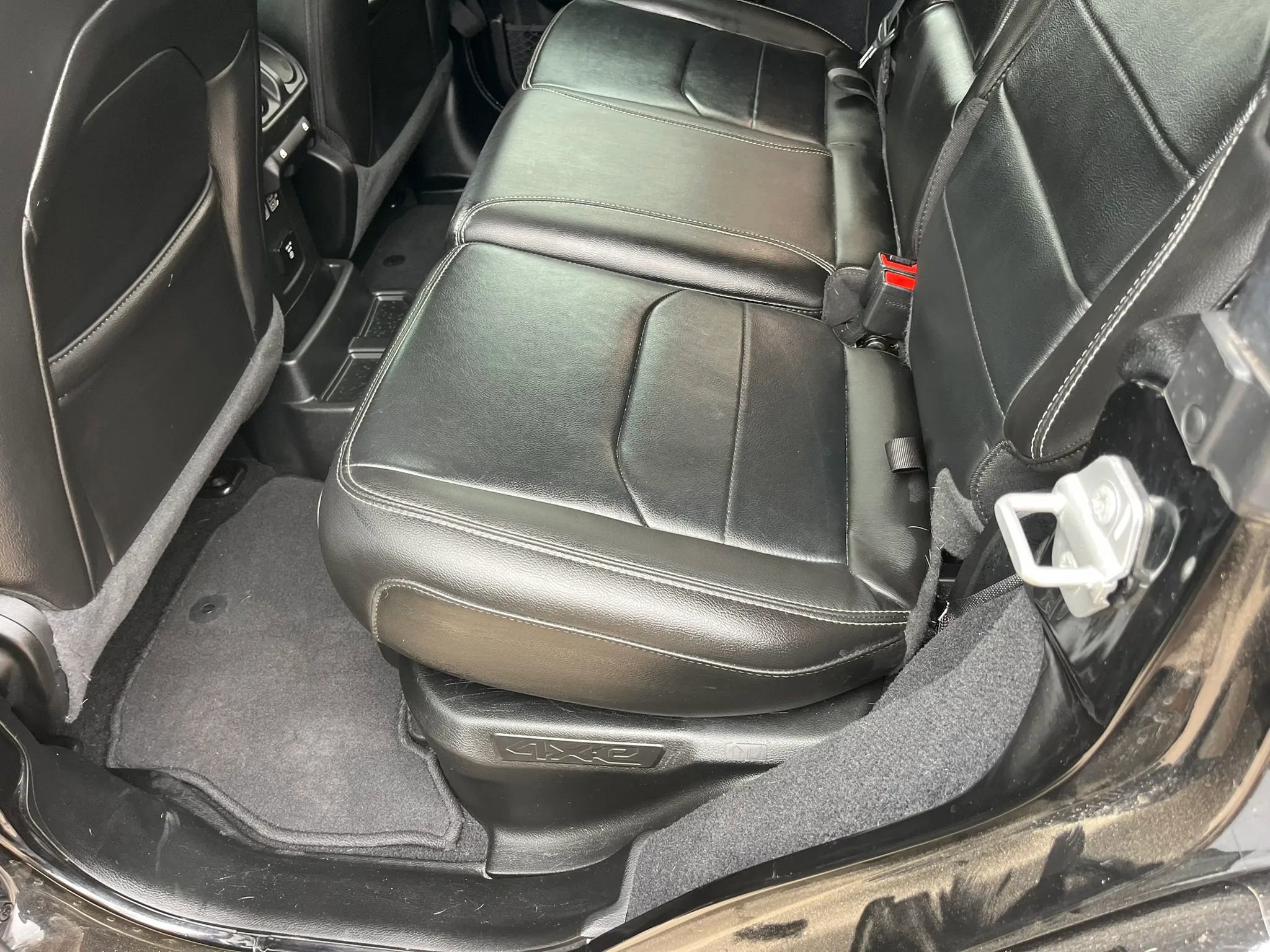 Used 2023 Jeep Wrangler Unlimited Sahara w/ Cold Weather Group AWD/4WD image 21