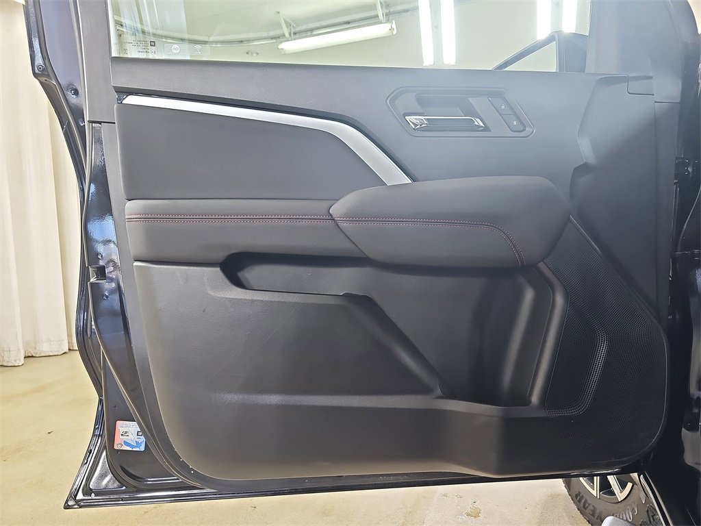 Certified 2023 Chevrolet Colorado Z71 w/ Z71 Convenience Package 2 image 30