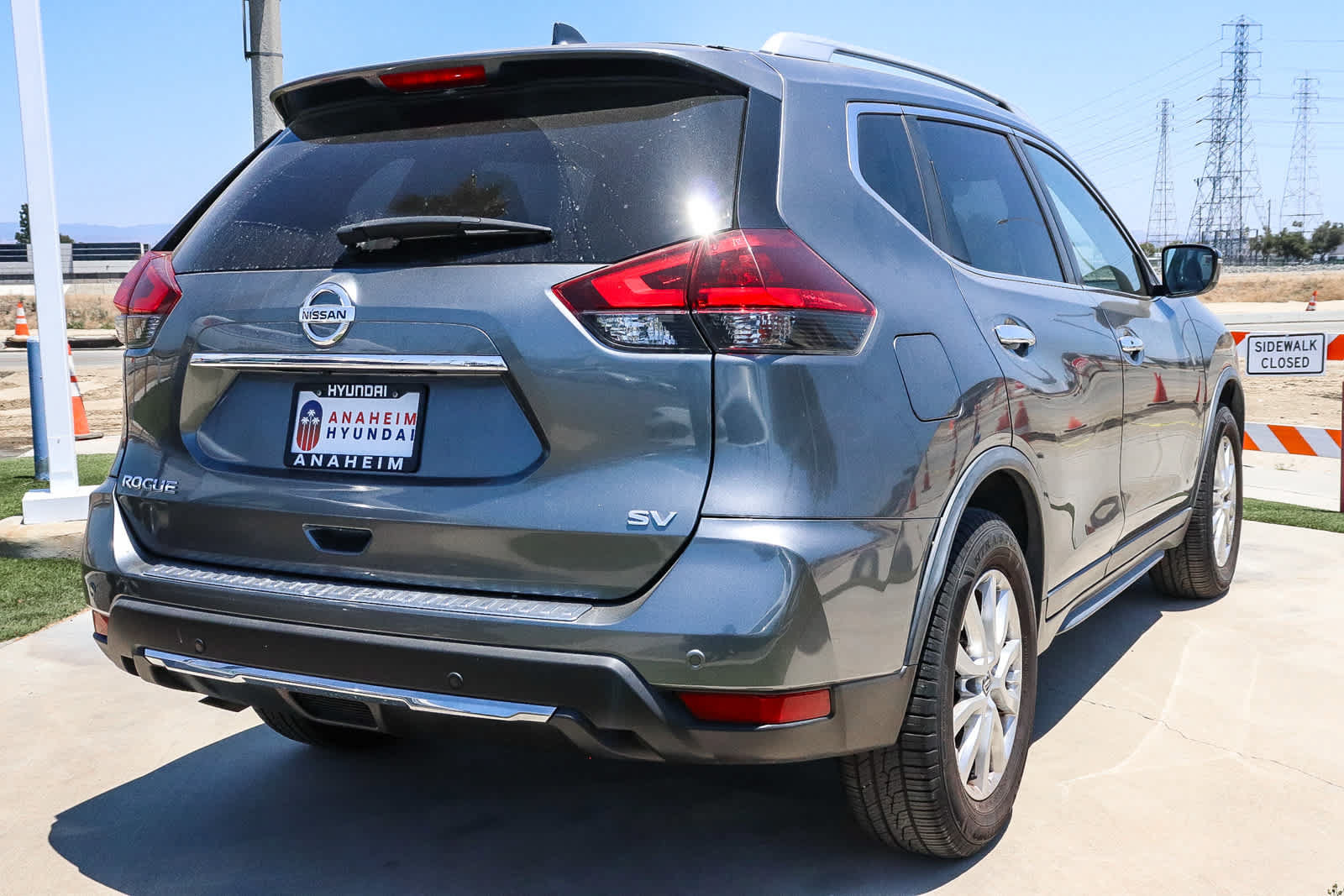 Used 2020 Nissan Rogue SV FWD image 9