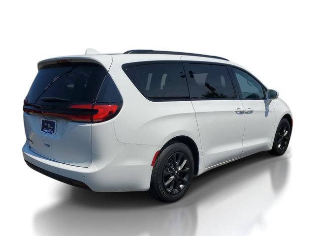Used 2021 Chrysler Pacifica Touring-L w/ S Appearance Package FWD image 4