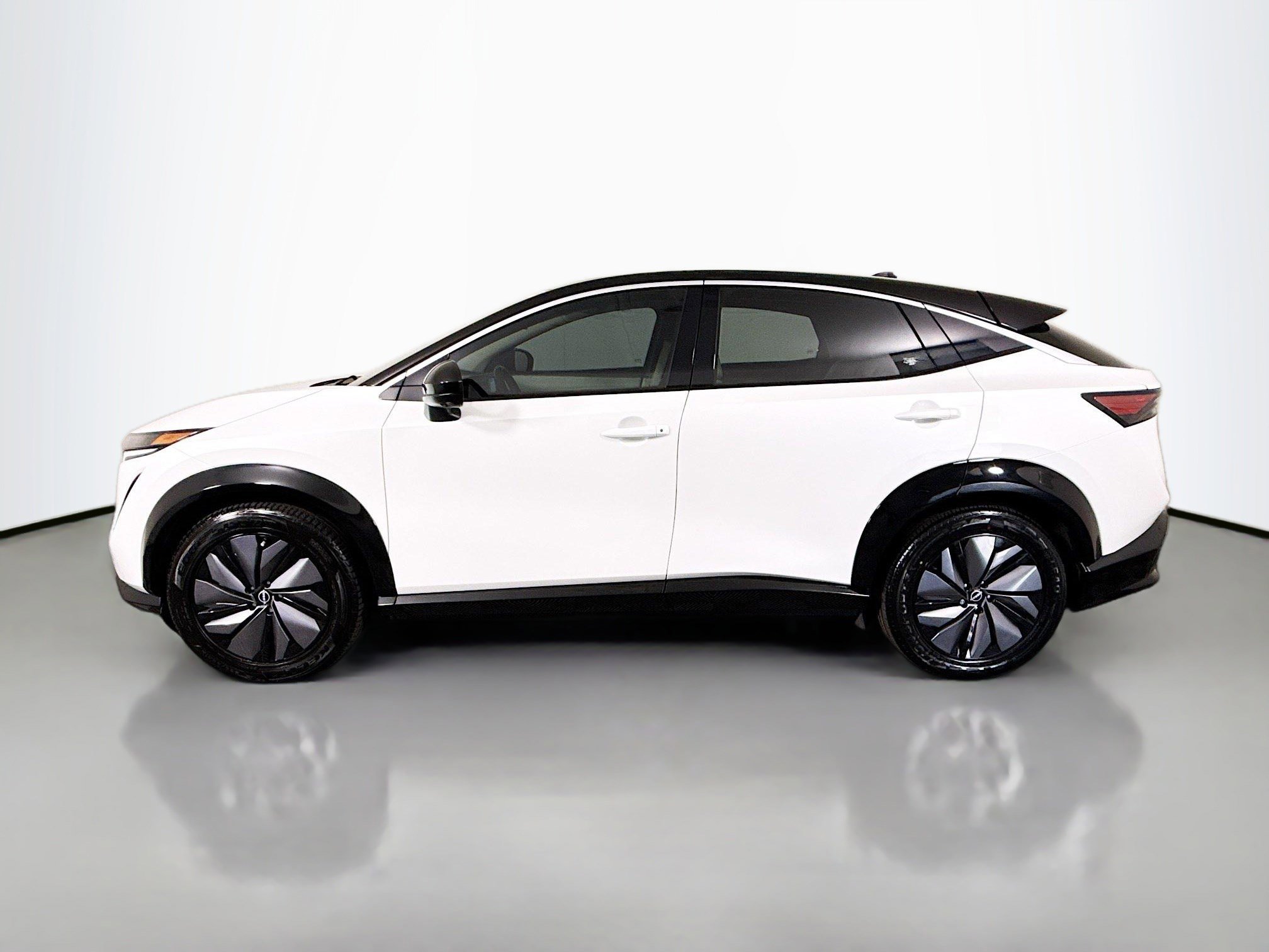 Used 2023 Nissan Ariya FWD image 19