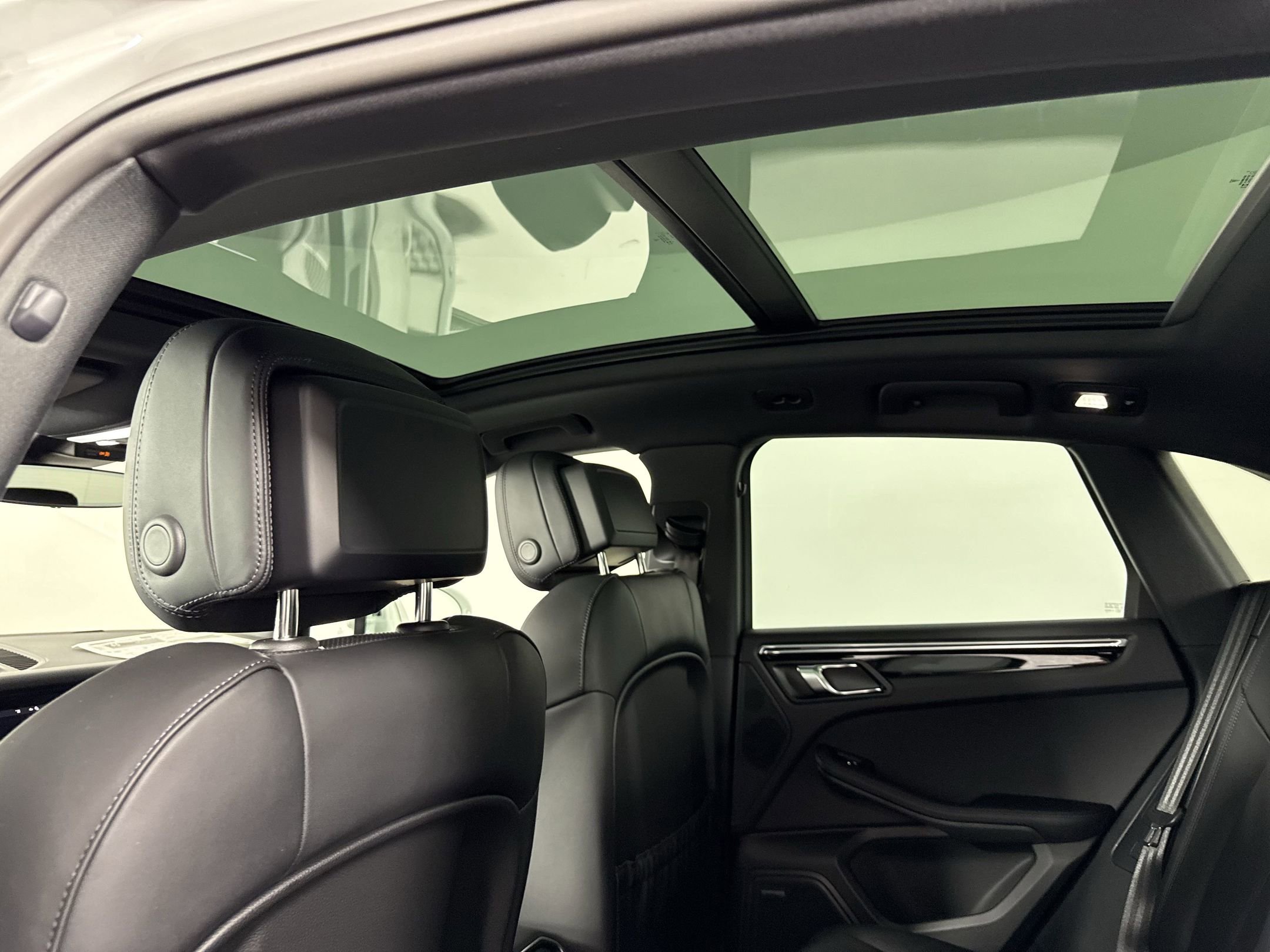 New 2025 Porsche Macan image 17