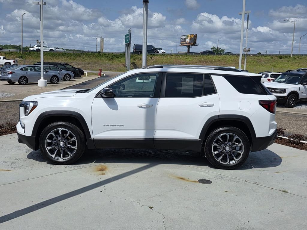 Used 2026 GMC Terrain Elevation w/ Elevation Premium Package FWD image 6