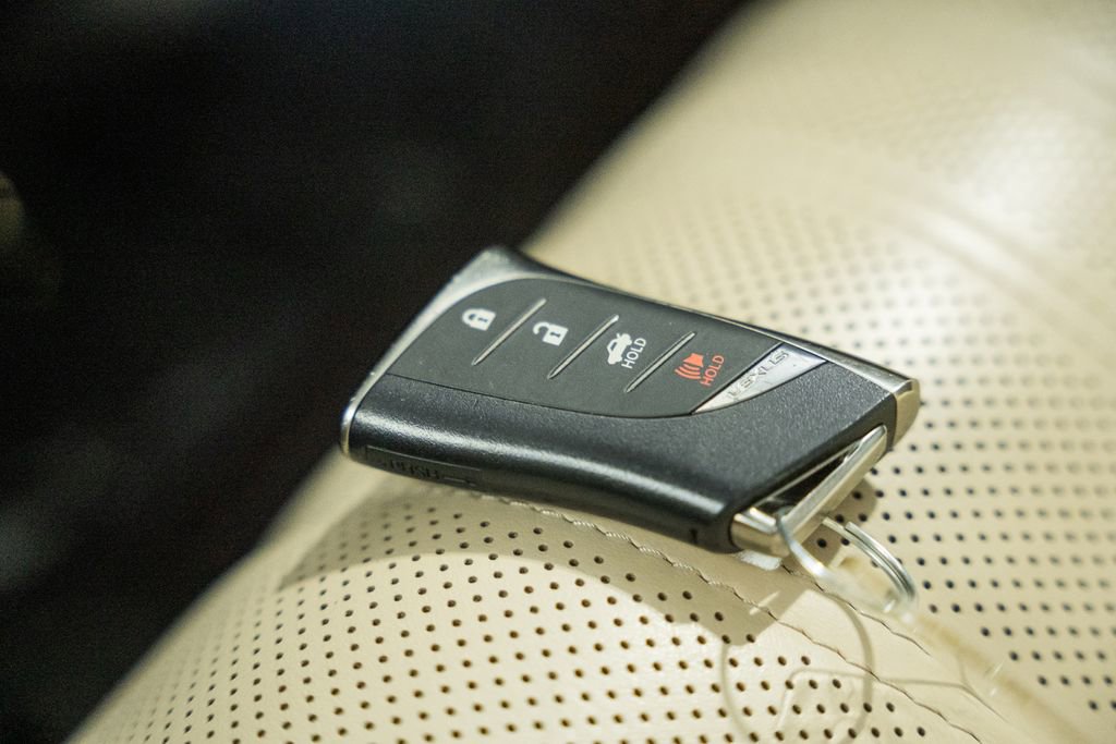 Used 2019 Lexus LS 500h w/ Luxury Package image 48