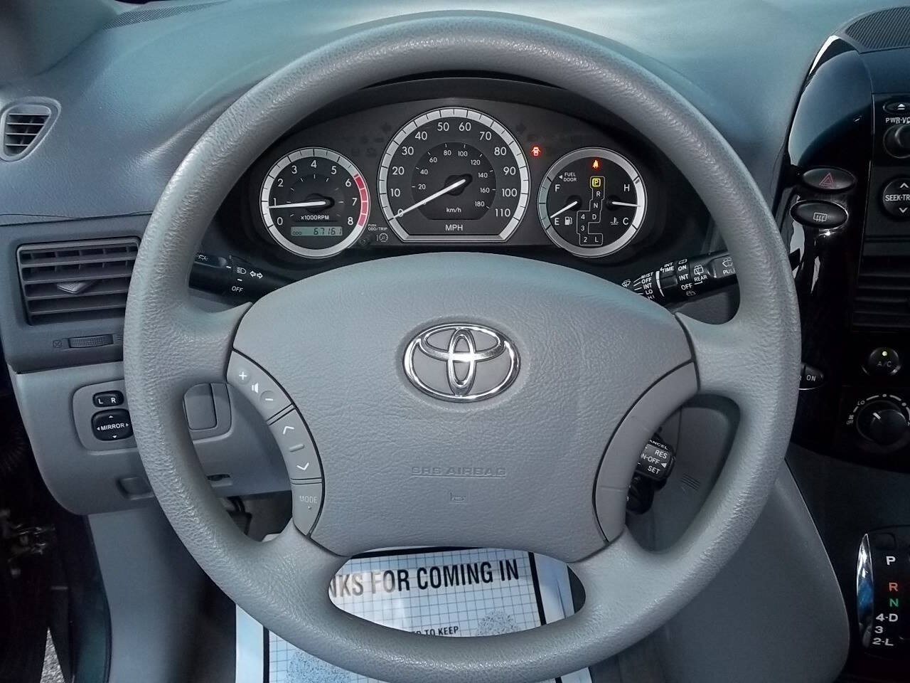 Used 2004 Toyota Sienna LE w/ LE Pkg 7 FWD image 12