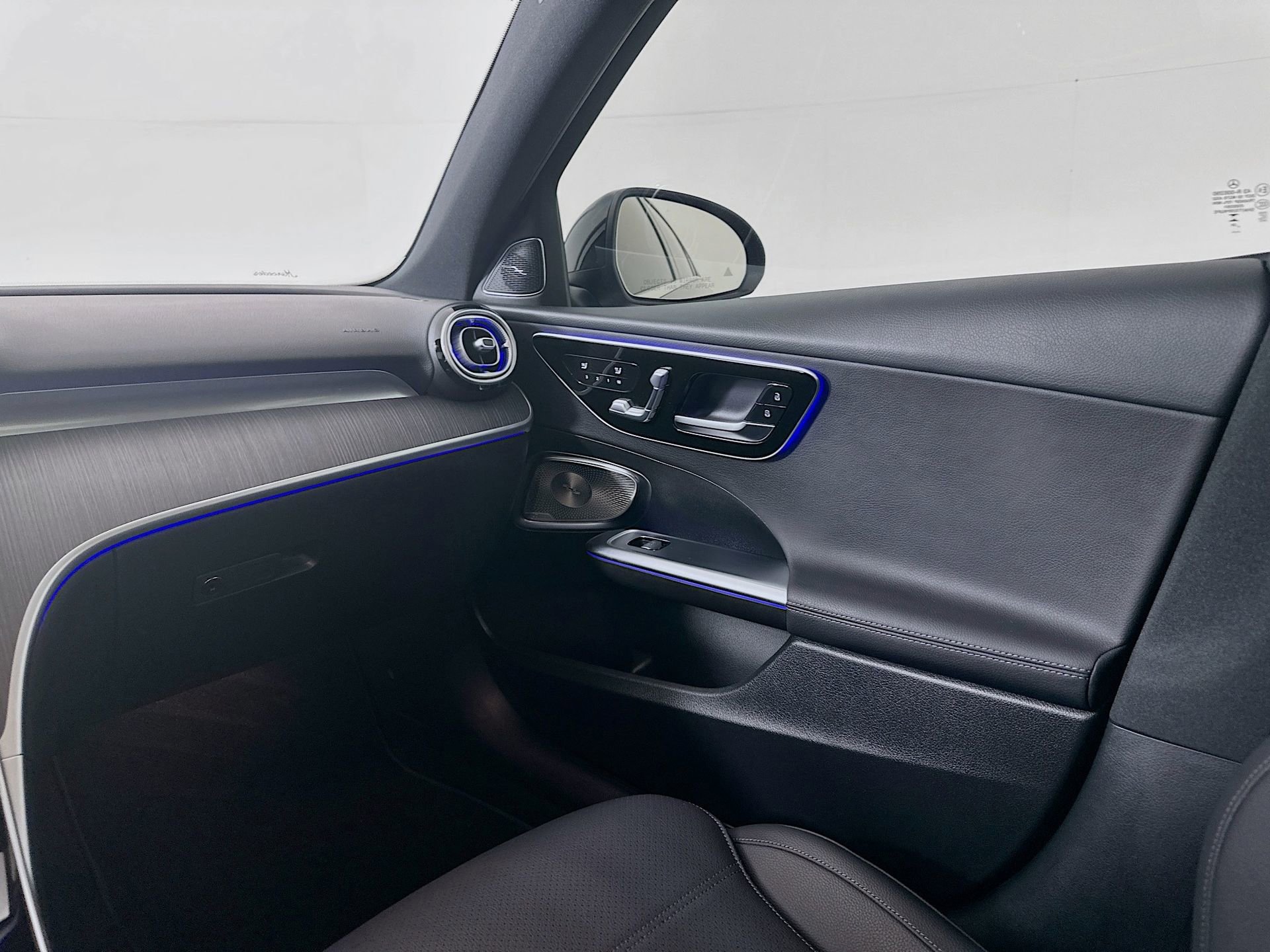 Used 2025 Mercedes-Benz C 300 Sedan image 26