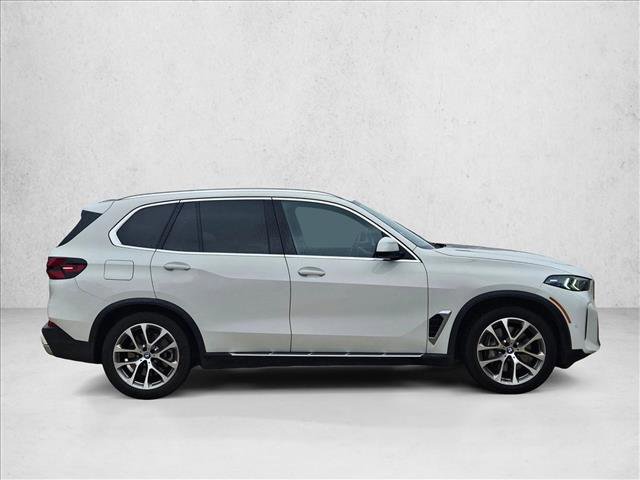 Used 2025 BMW X5 xDrive50e image 4