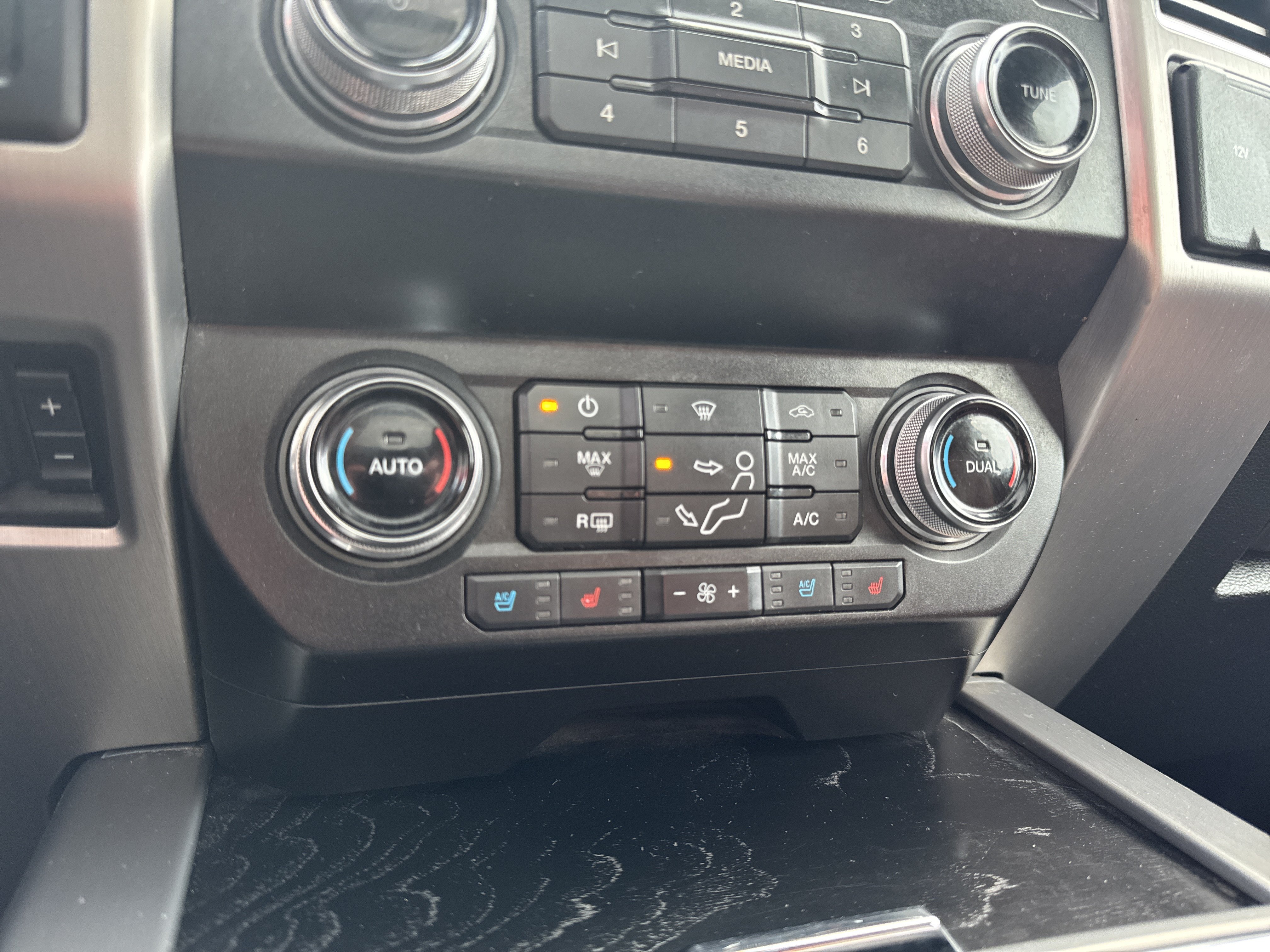 Used 2019 Ford F250 Platinum w/ Platinum Ultimate Package AWD/4WD image 23