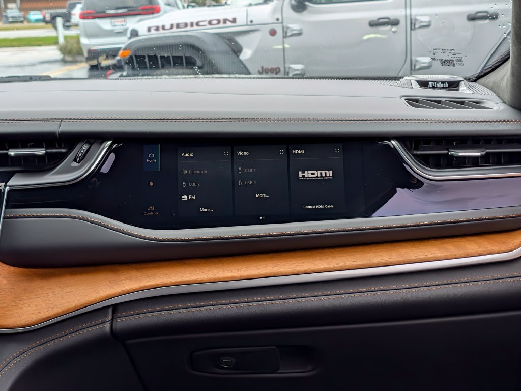 Used 2022 Jeep Grand Cherokee Summit AWD/4WD image 13