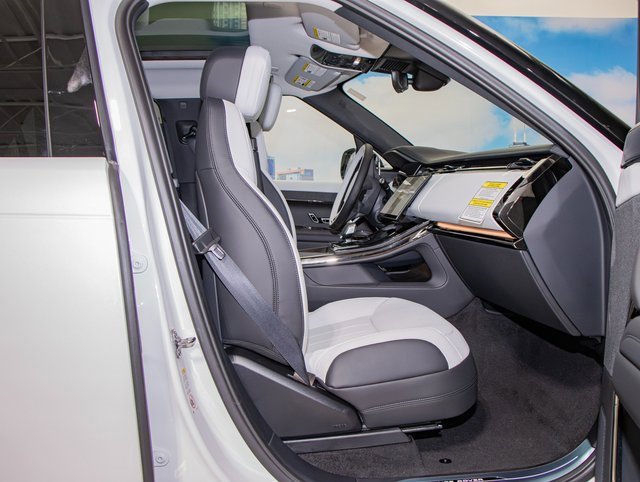 New 2025 Land Rover Range Rover Sport Dynamic SE image 21