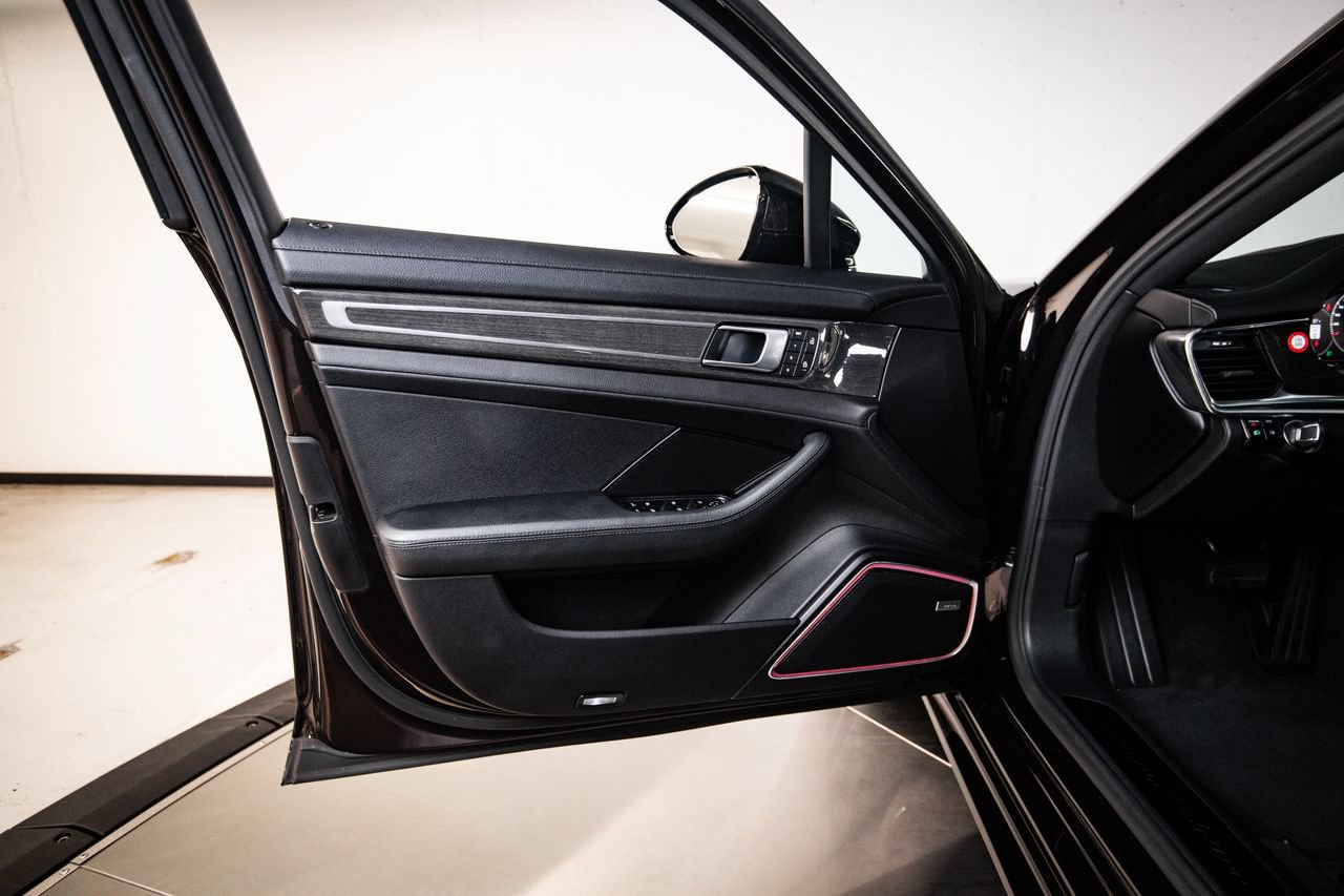 Certified 2023 Porsche Panamera Platinum Edition RWD image 23