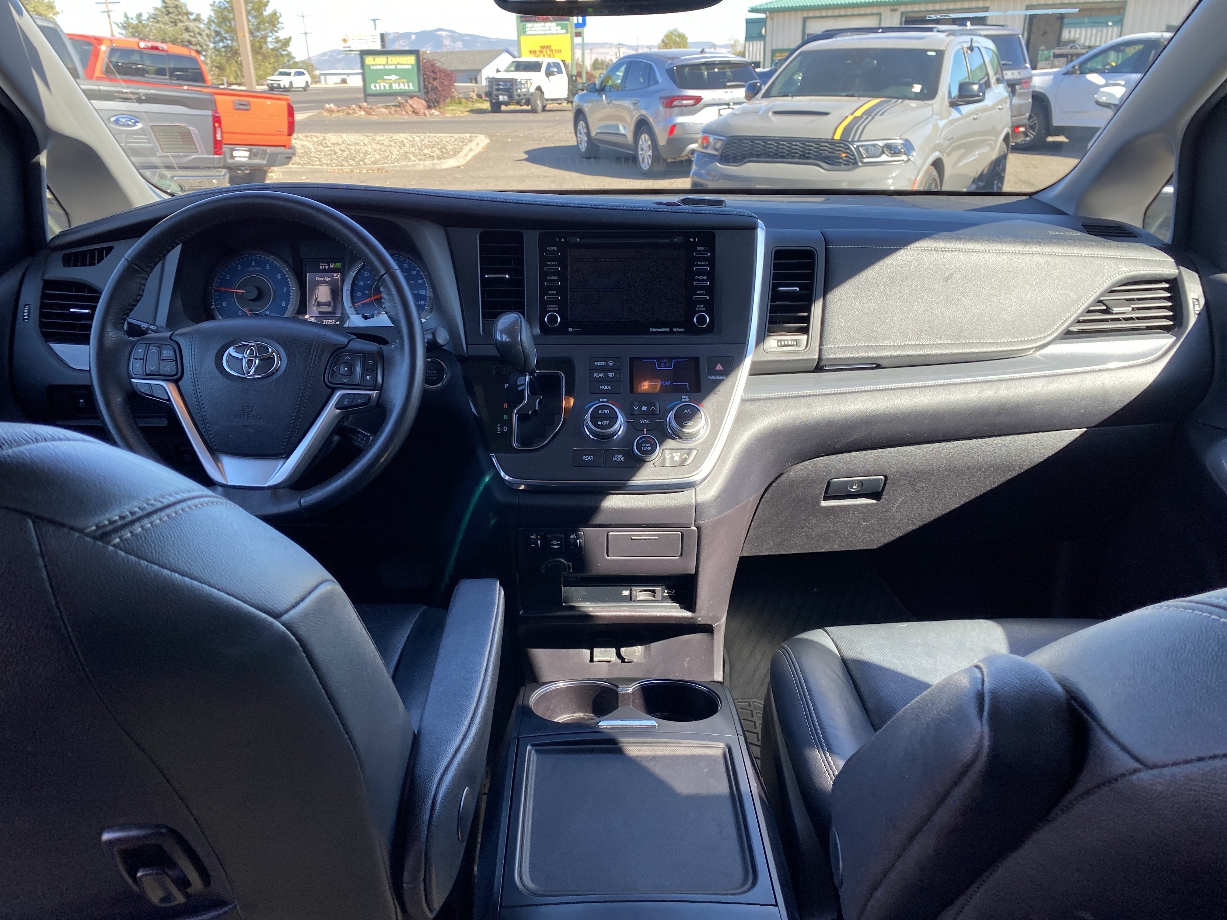 Used 2018 Toyota Sienna SE FWD image 23
