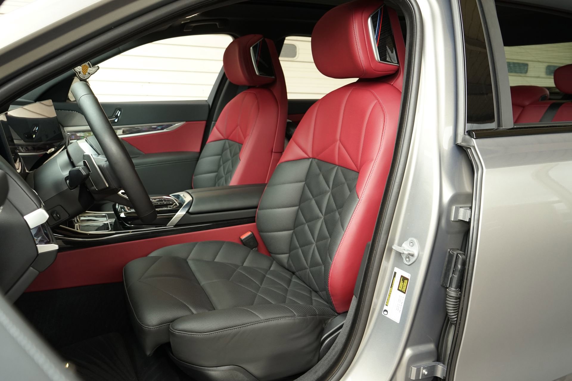 Used 2025 BMW 740i image 3