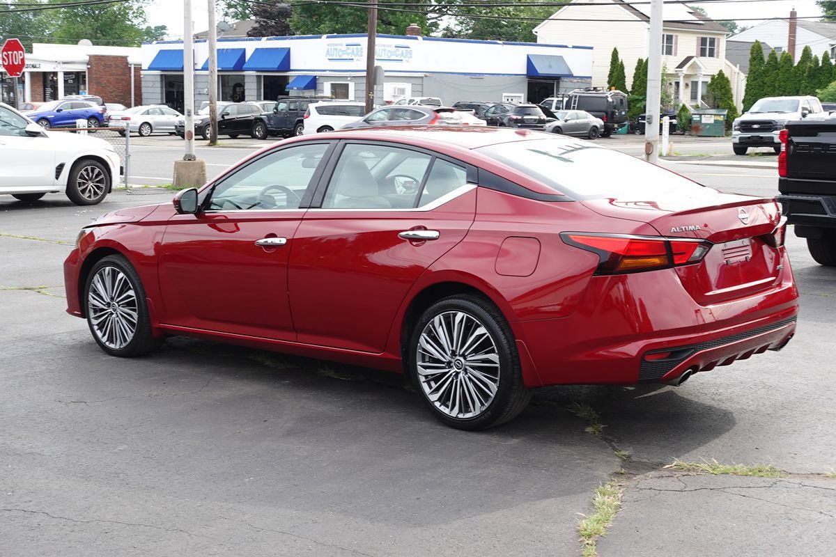Used 2024 Nissan Altima 2.5 SL AWD/4WD image 2