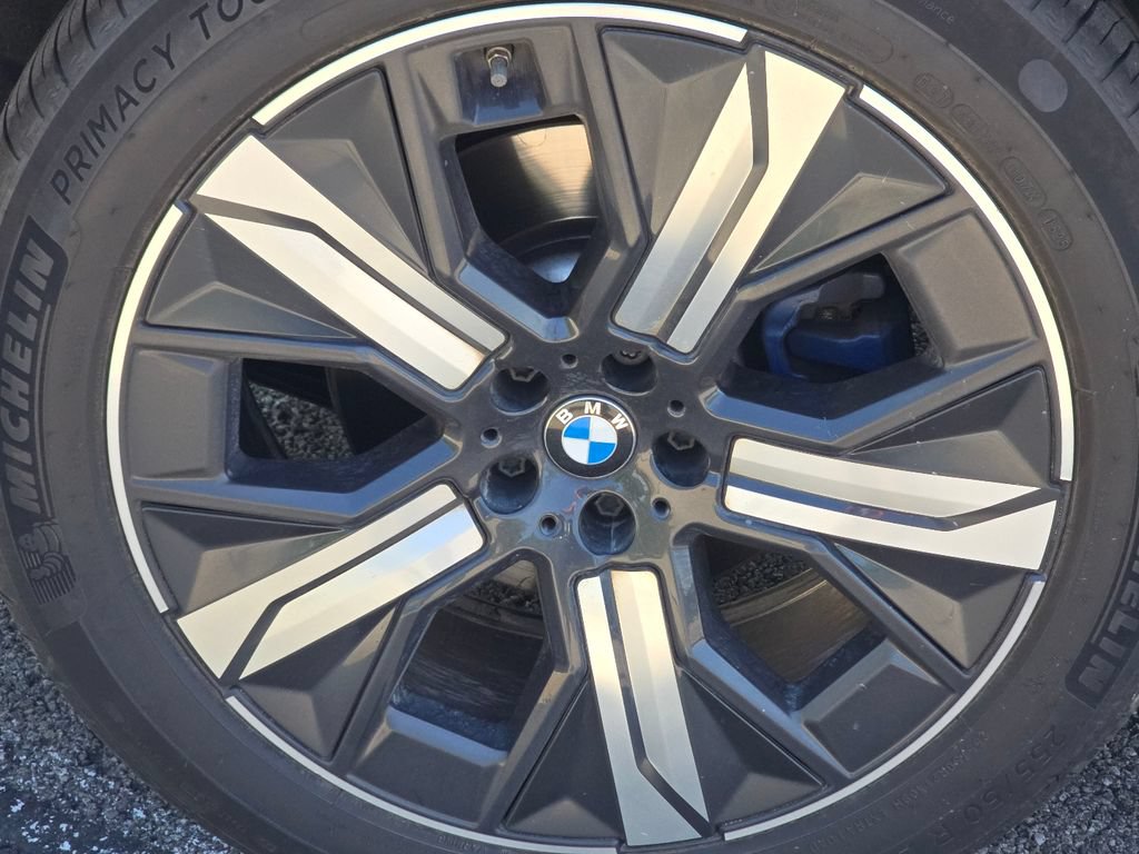 Used 2022 BMW iX xDrive50 w/ Premium Package AWD/4WD image 9