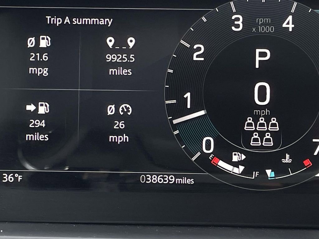 Used 2025 Land Rover Discovery S image 17