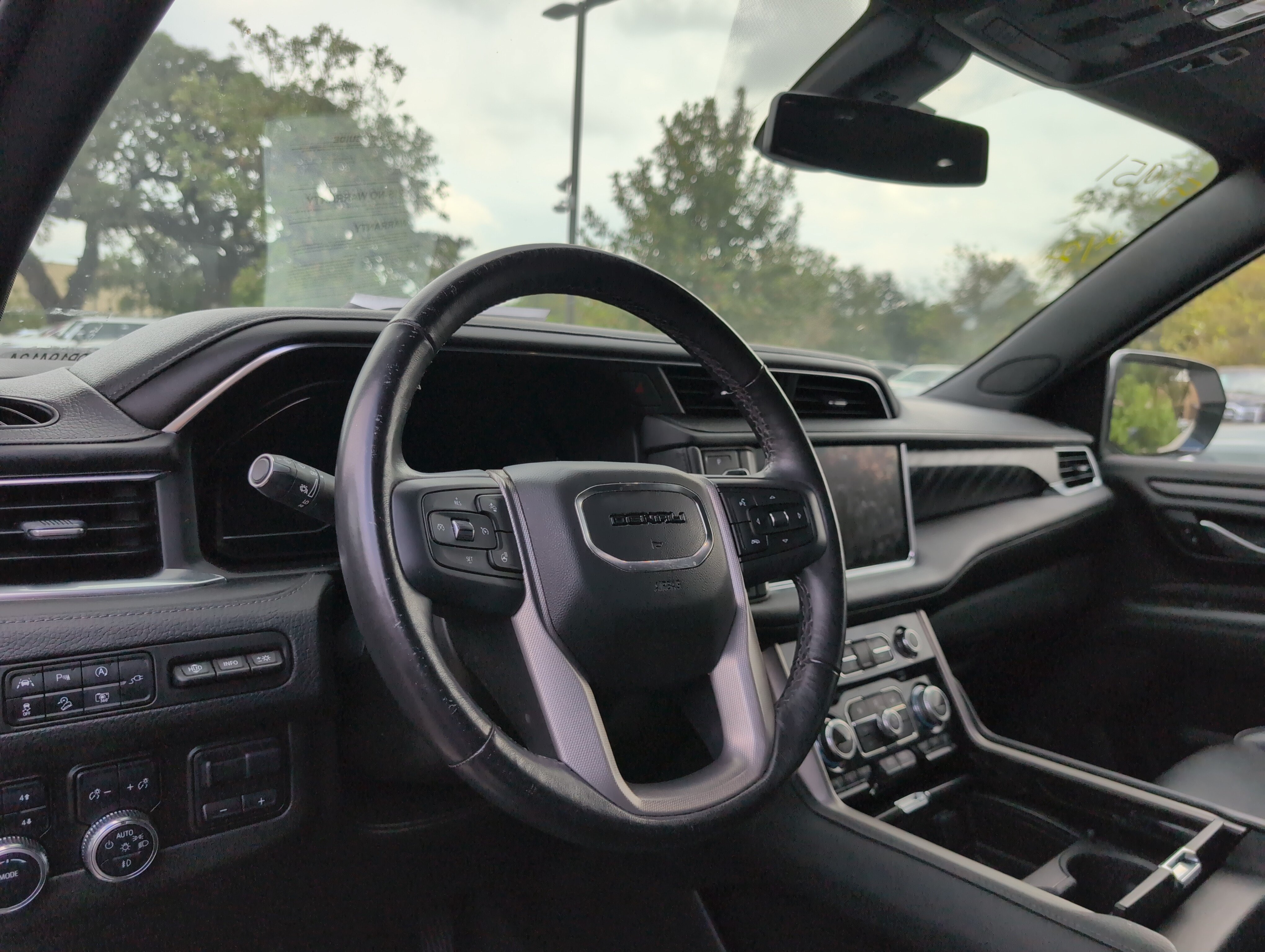 Used 2022 GMC Yukon Denali AWD/4WD image 6