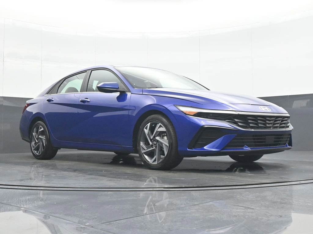 Used 2025 Hyundai Elantra SEL FWD image 33