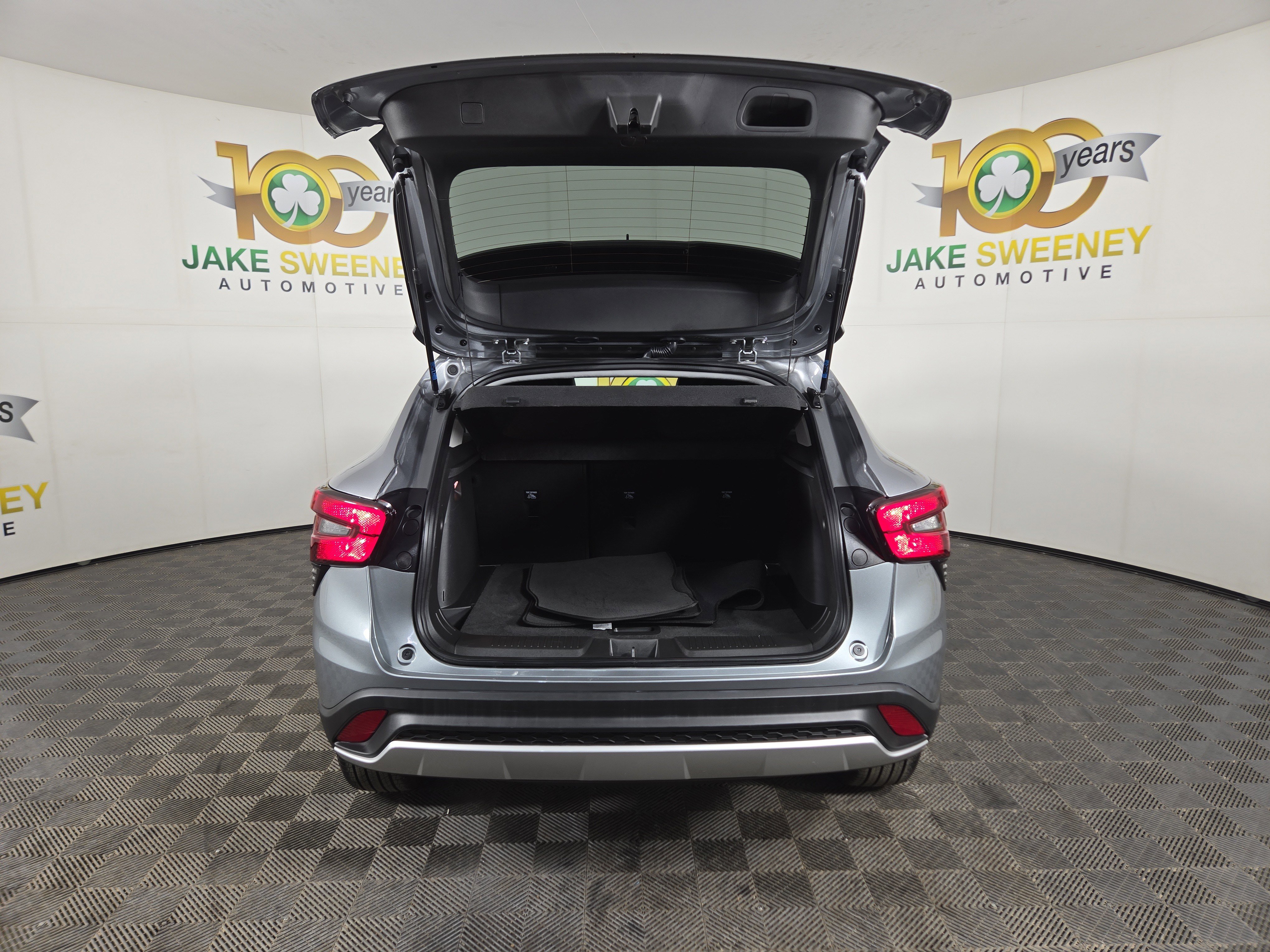 Used 2025 Chevrolet Trax LT w/ LT Convenience Package image 33