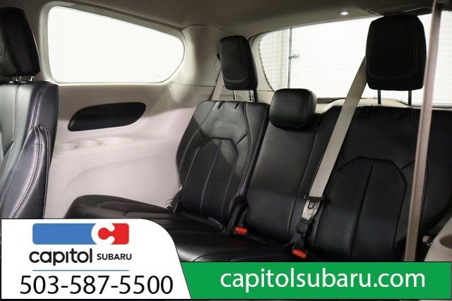 Used 2023 Chrysler Pacifica Touring-L image 28