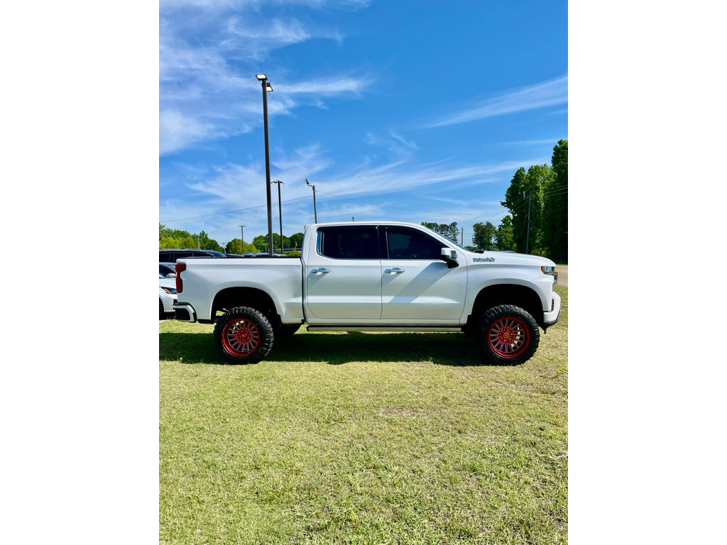 Used 2019 Chevrolet Silverado 1500 High Country w/ Technology Package AWD/4WD image 4