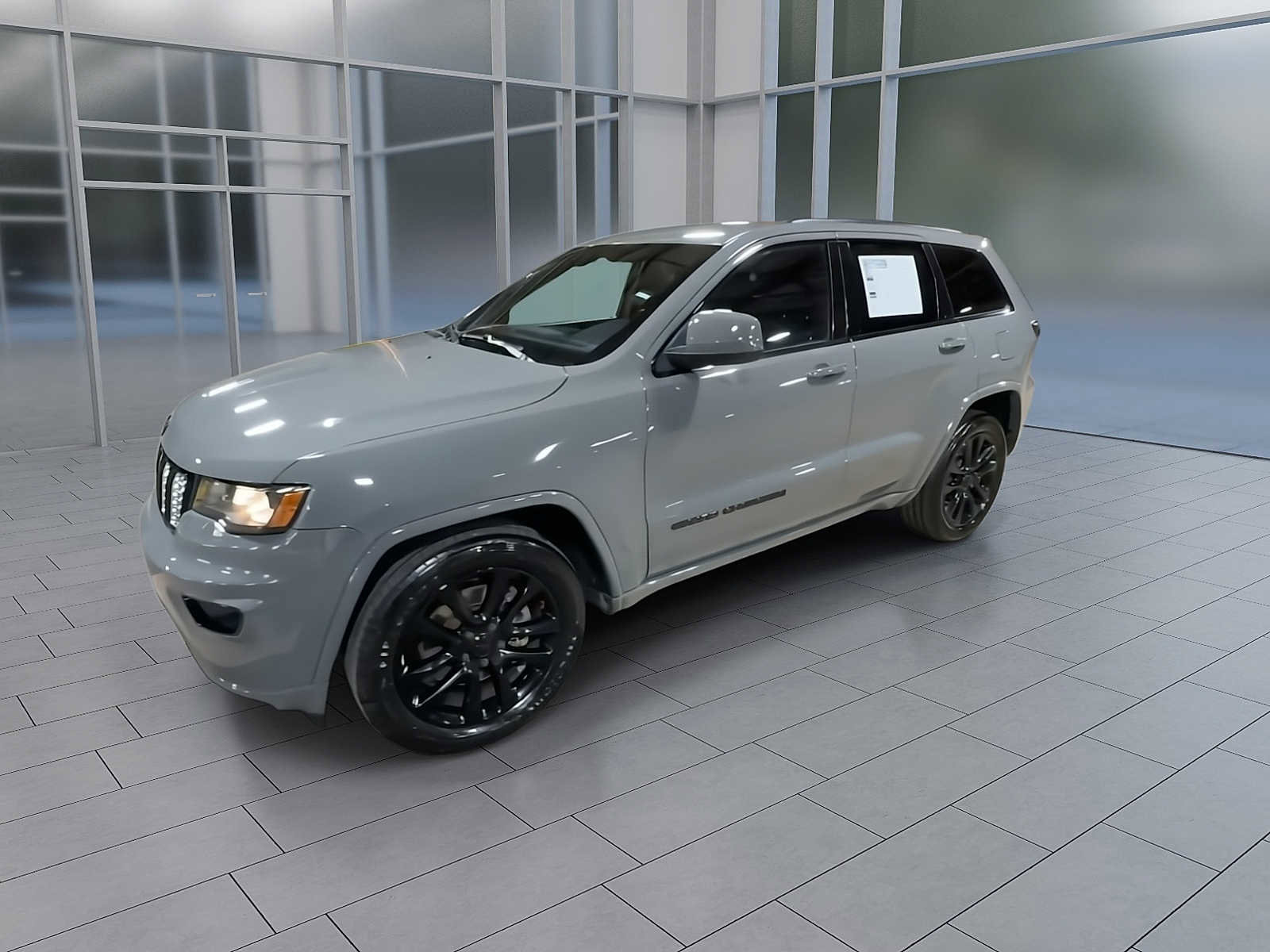 Used 2021 Jeep Grand Cherokee Laredo X image 4