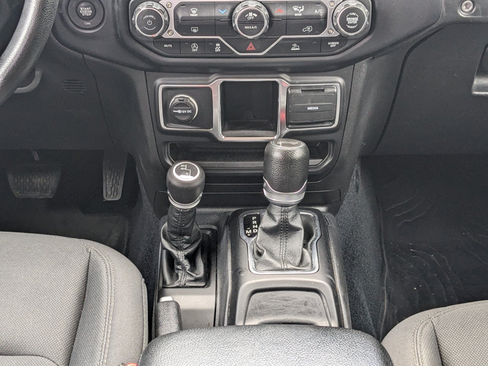 Used 2022 Jeep Wrangler Unlimited Sport AWD/4WD image 17