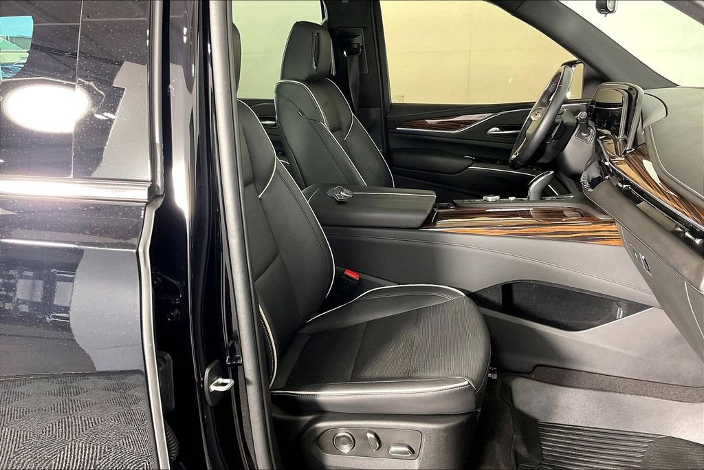 Used 2024 Cadillac Escalade ESV Premium Luxury AWD/4WD image 10