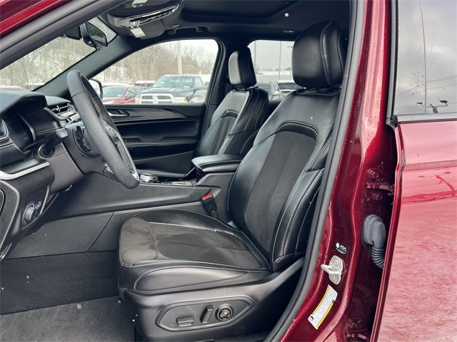 Used 2023 Jeep Grand Cherokee Altitude image 15