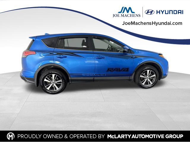 Used 2018 Toyota RAV4 XLE AWD/4WD image 4