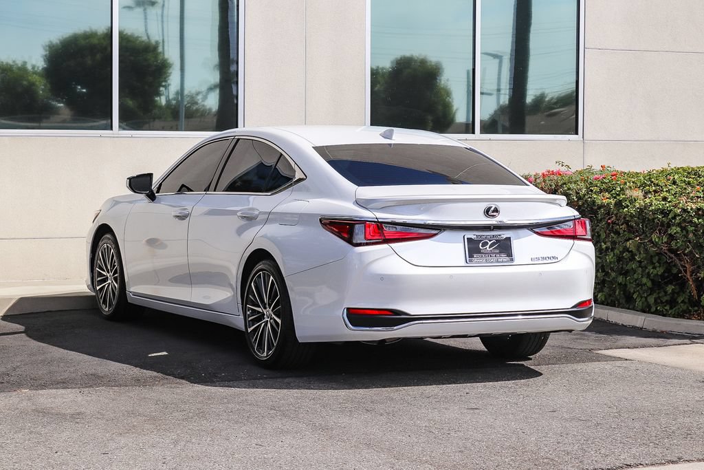 Used 2025 Lexus ES 300h w/ Premium Package FWD image 6