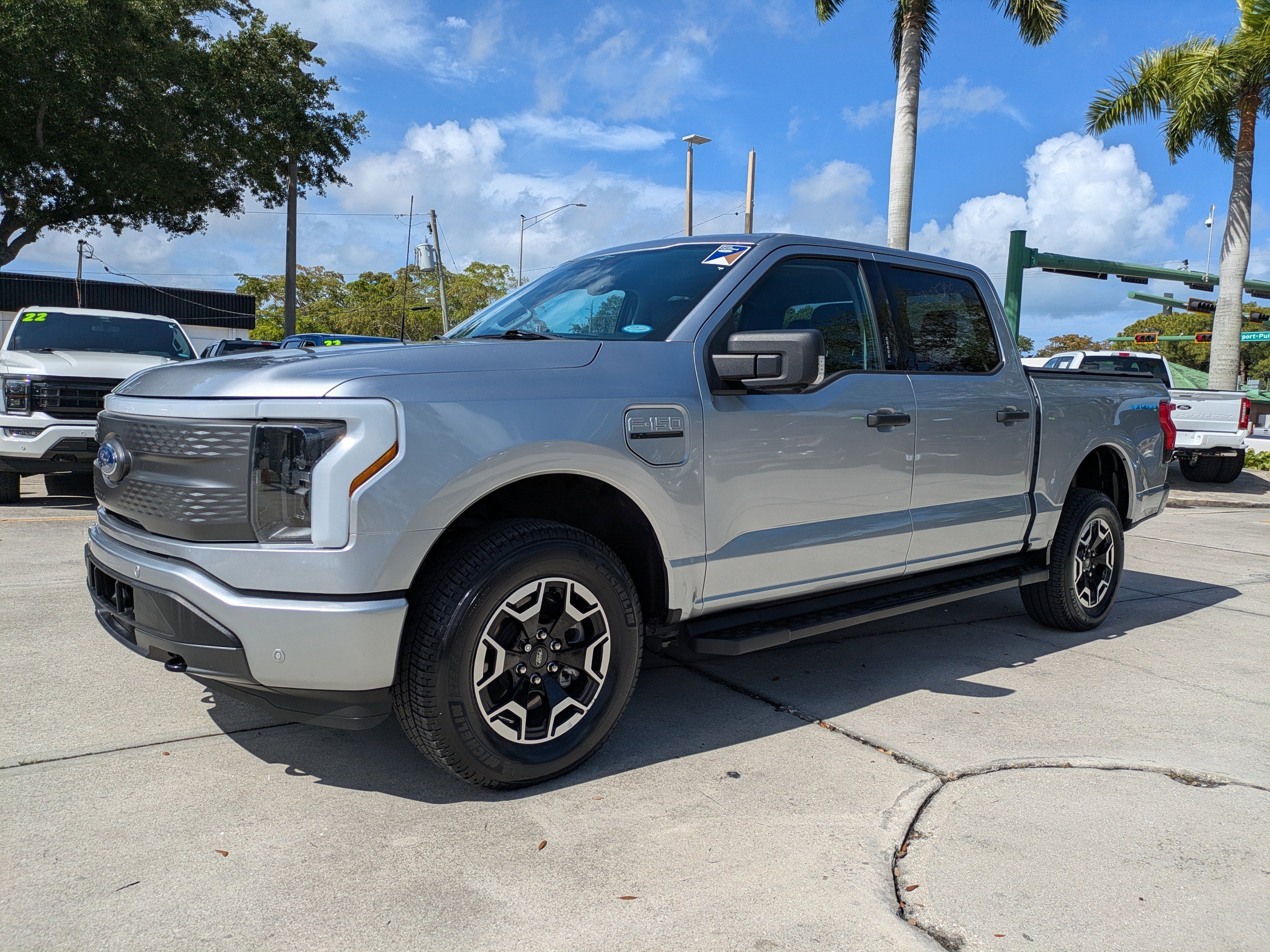 Used 2023 Ford F150 Lightning XLT AWD/4WD image 7