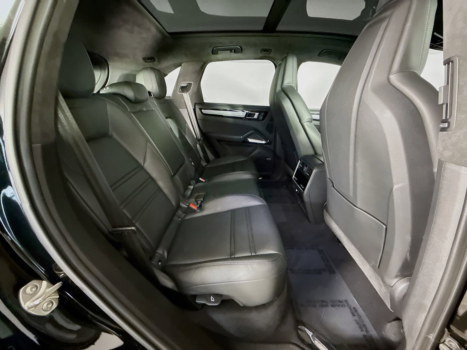 Used 2023 Porsche Cayenne Turbo image 29