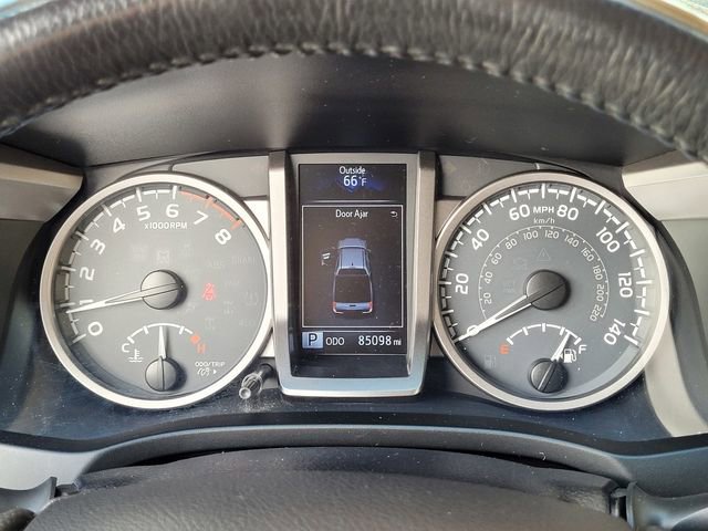 Used 2017 Toyota Tacoma SR5 w/ Tow Package AWD/4WD image 27