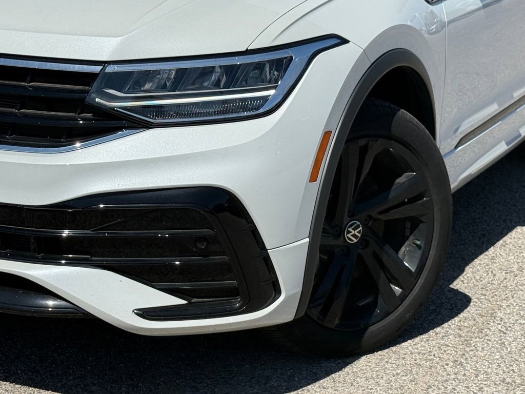 Used 2024 Volkswagen Tiguan SE R-Line image 2