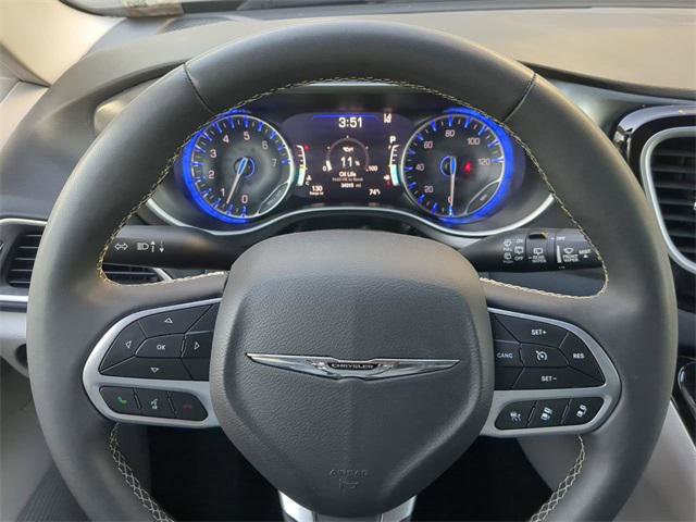 Certified 2024 Chrysler Pacifica Touring-L image 32