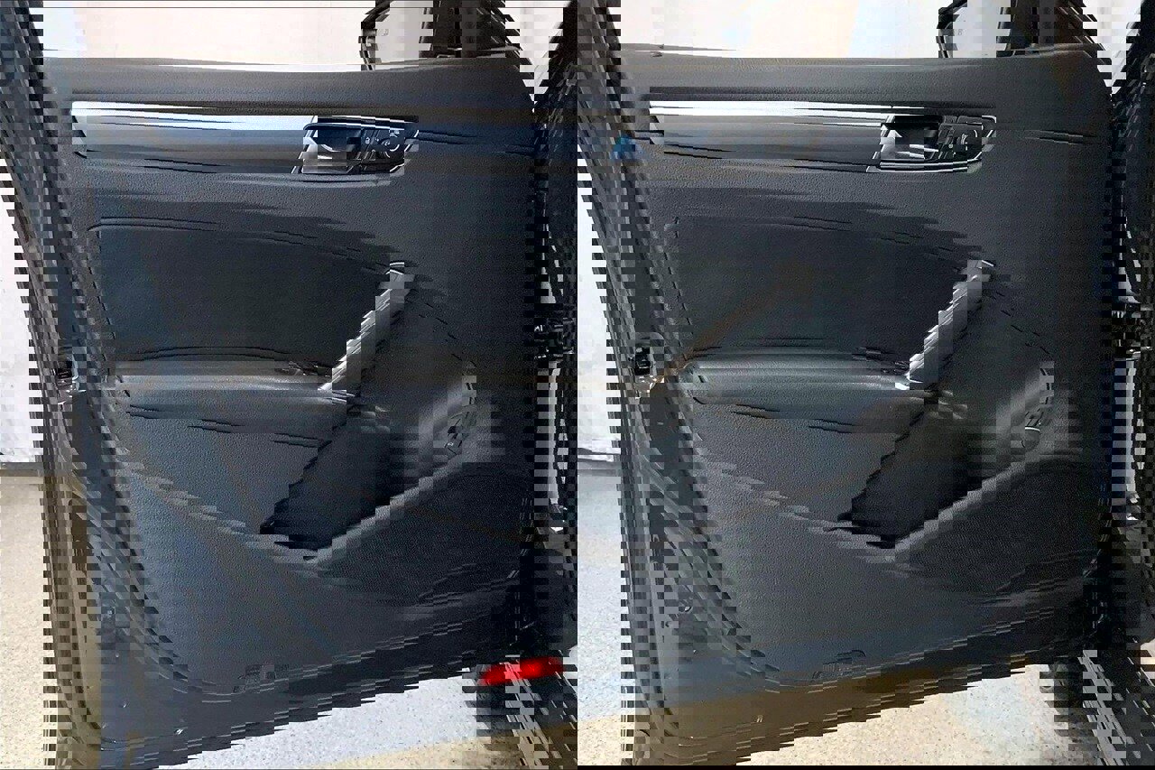 Used 2017 Volkswagen Passat 1.8T R-Line image 25