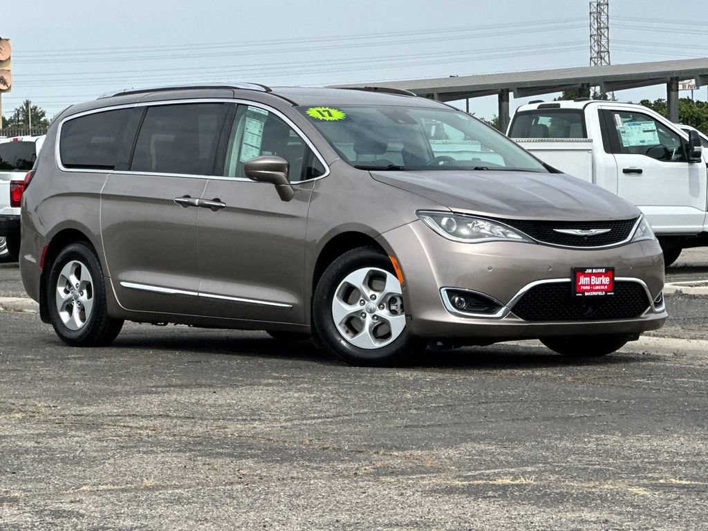 Used 2017 Chrysler Pacifica Touring-L Plus w/ Advanced Safetytec Group