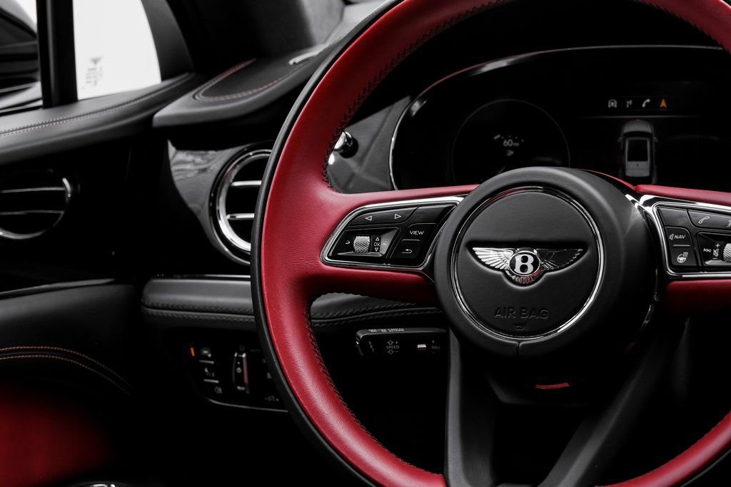 Used 2023 Bentley Bentayga image 13