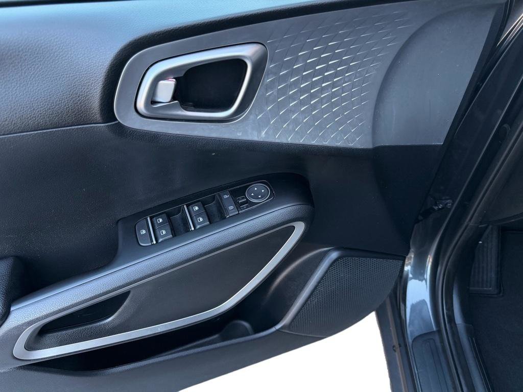 Used 2022 Kia Soul LX w/ Technology Package image 13