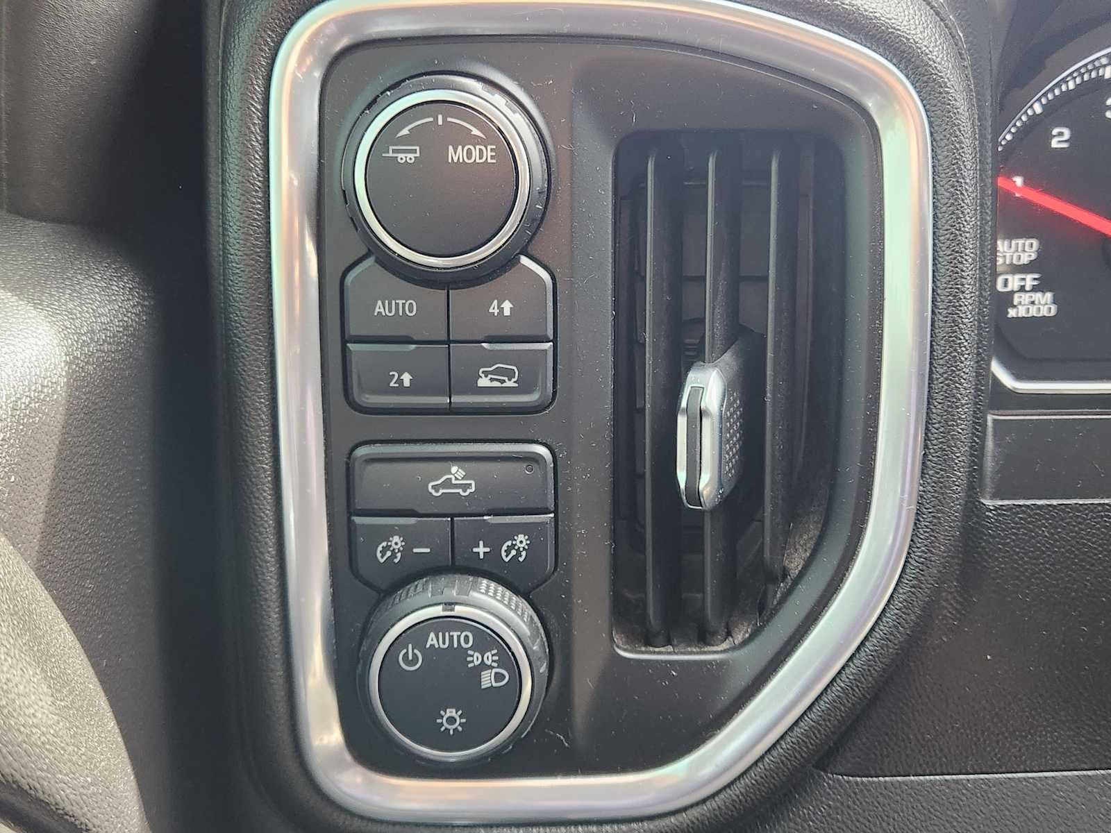 Used 2021 Chevrolet Silverado 1500 LT AWD/4WD image 25