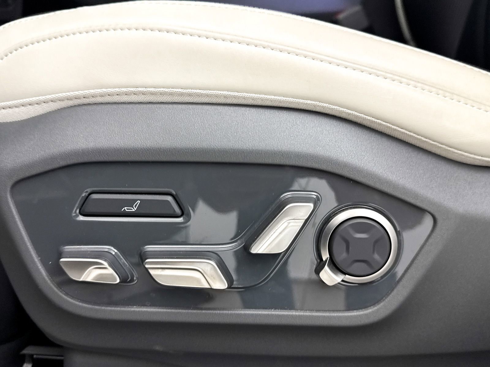 Used 2024 Kia EV9 GT-Line AWD/4WD image 30