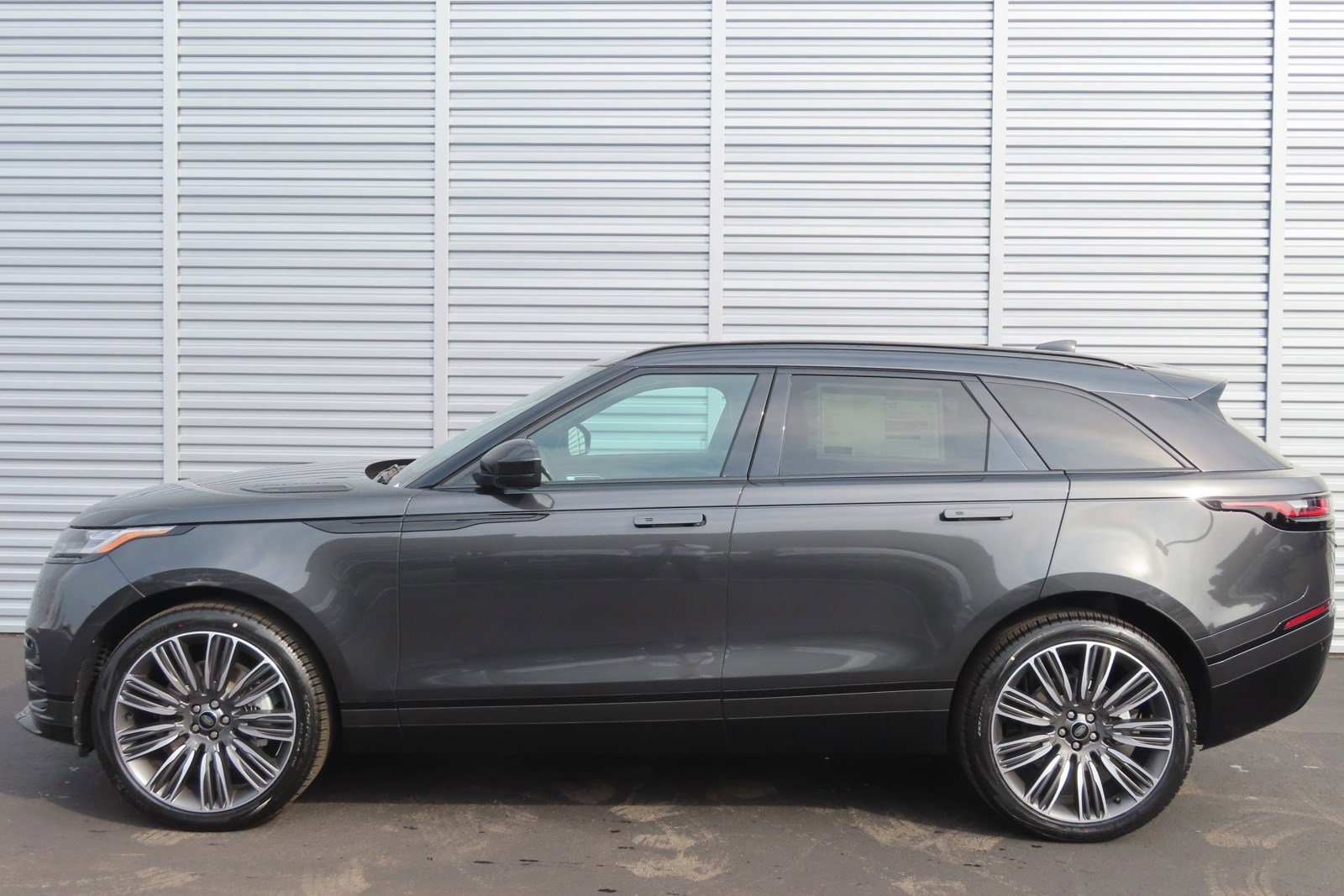 Used 2023 Land Rover Range Rover Velar R-Dynamic S image 8