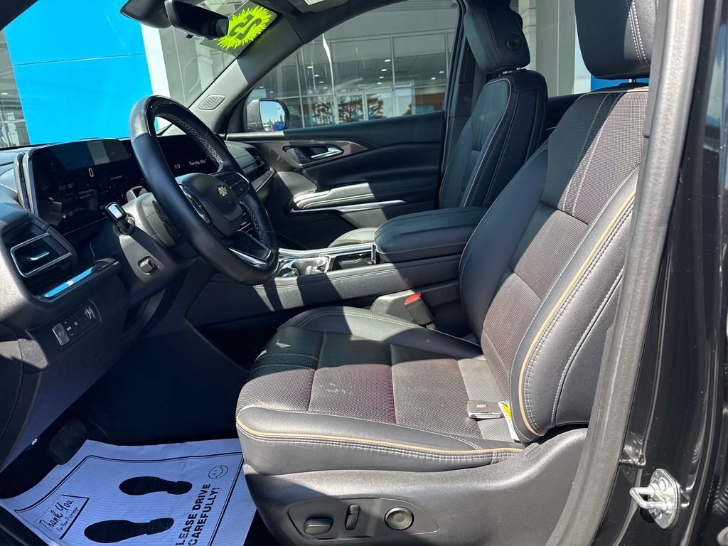 Used 2025 Chevrolet Traverse High Country FWD image 11
