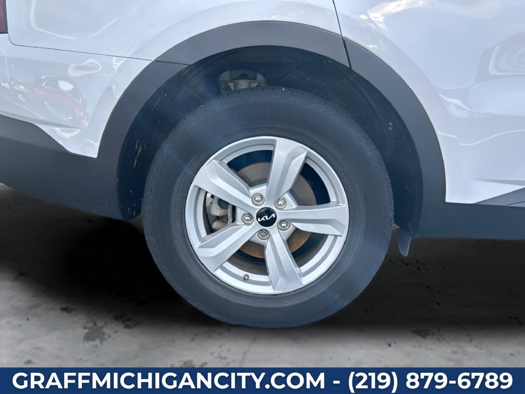 Used 2023 Kia Sorento LX FWD image 39