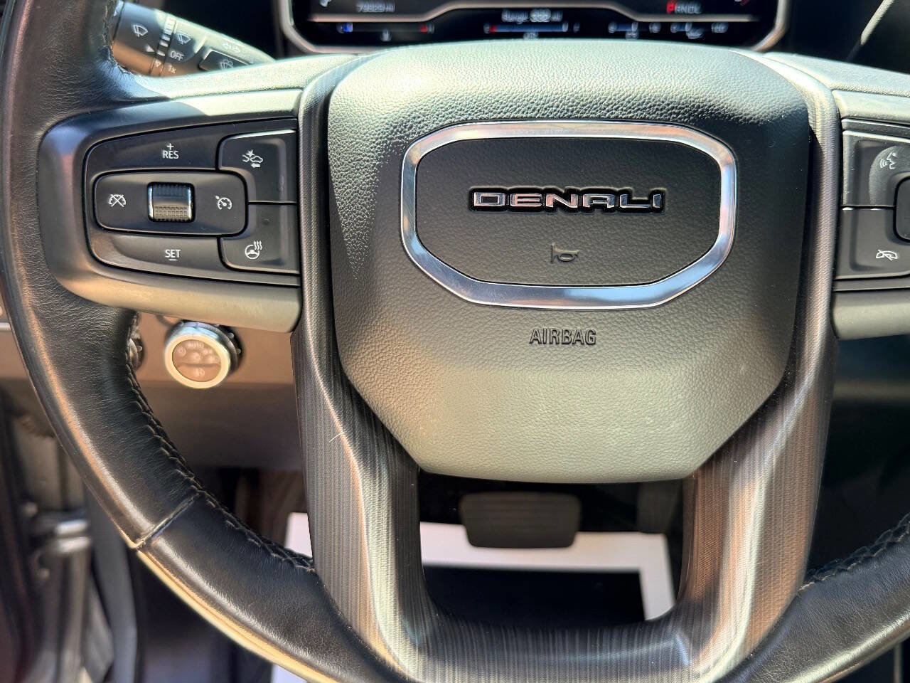 Used 2024 GMC Sierra 3500 Denali Ultimate AWD/4WD image 27