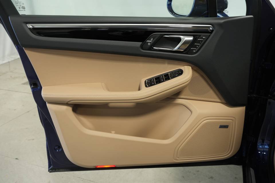 Certified 2026 Porsche Macan AWD/4WD image 25